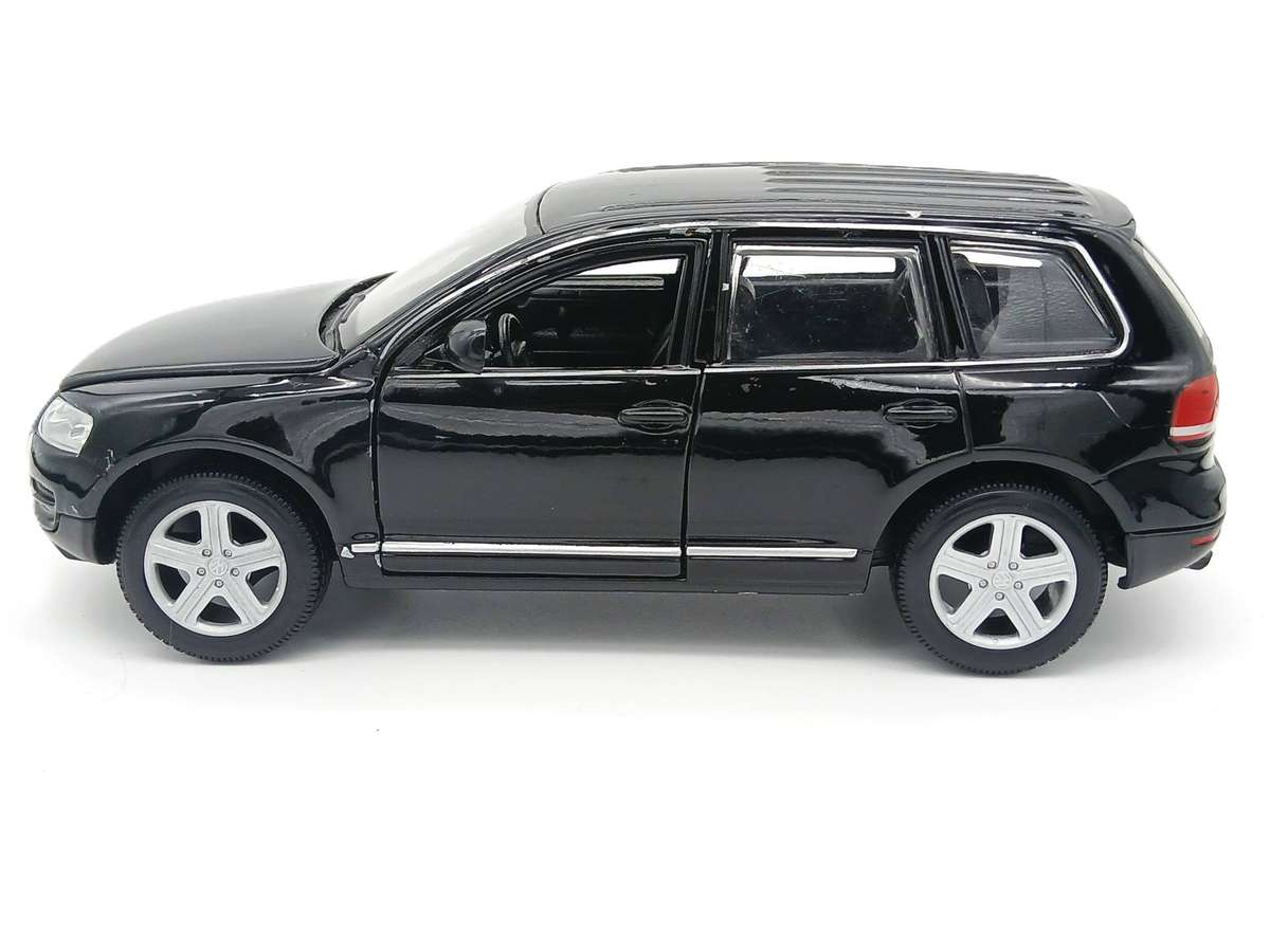 Maisto Volkswagen VW Touareg V10 TDI 1/24