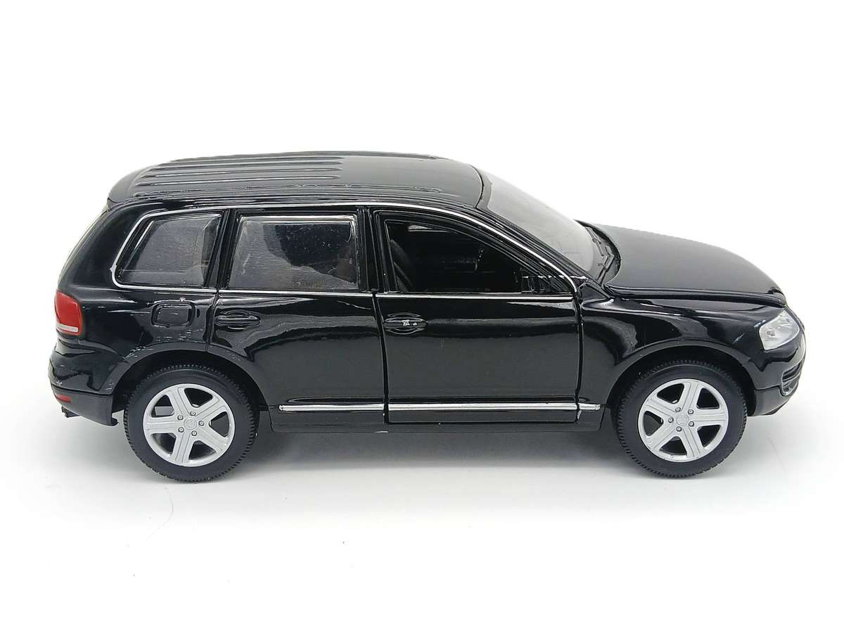 Maisto Volkswagen VW Touareg V10 TDI 1/24