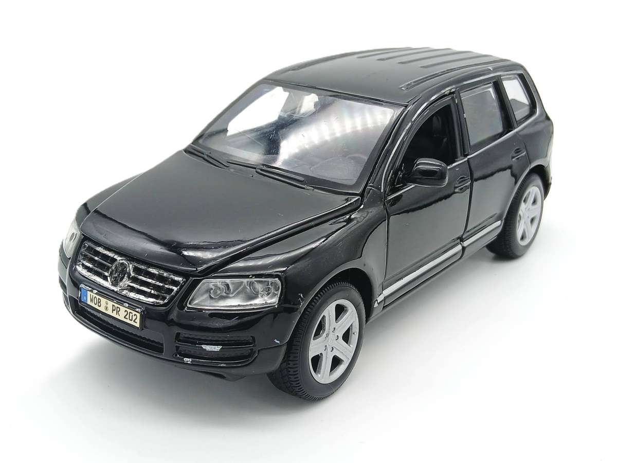 Maisto Volkswagen VW Touareg V10 TDI 1/24