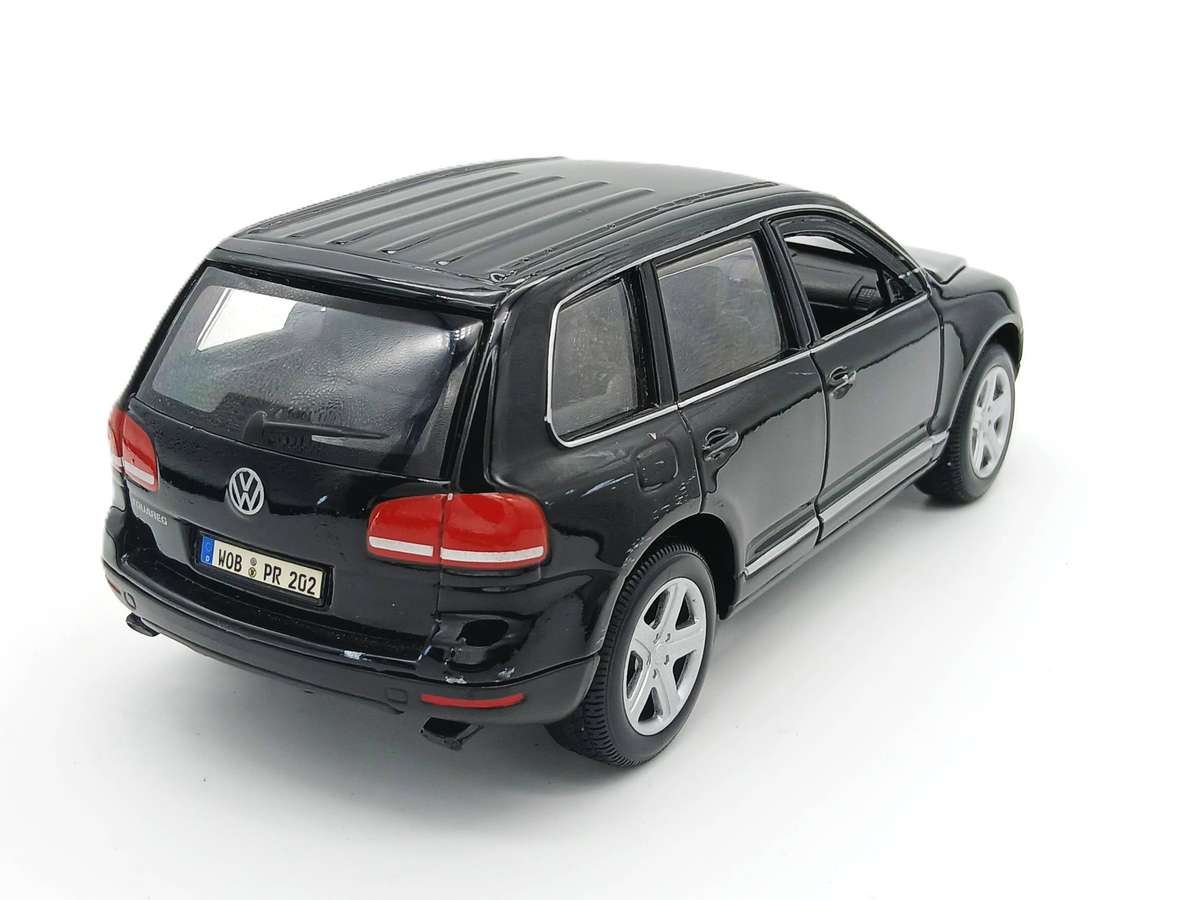 Maisto Volkswagen VW Touareg V10 TDI 1/24