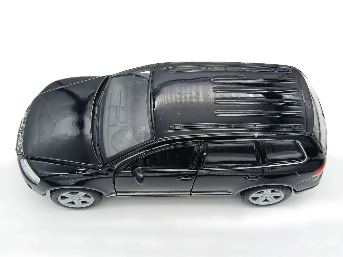 Maisto Volkswagen VW Touareg V10 TDI 1/24