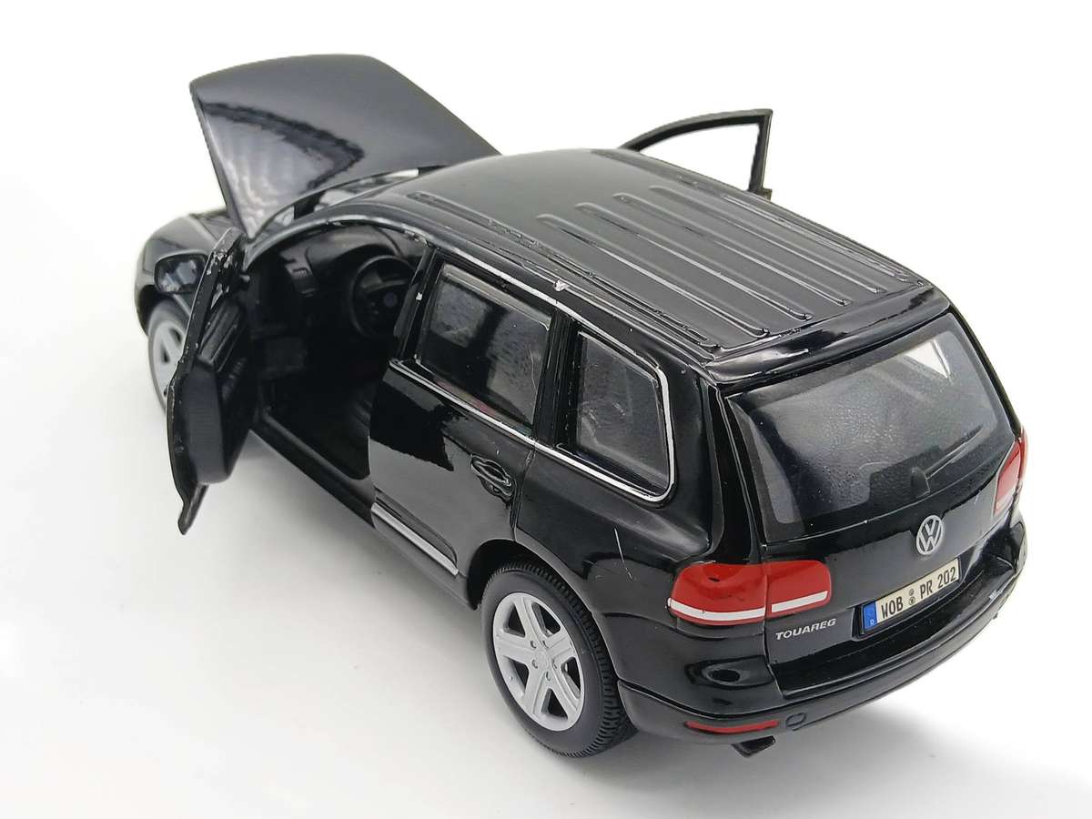 Maisto Volkswagen VW Touareg V10 TDI 1/24