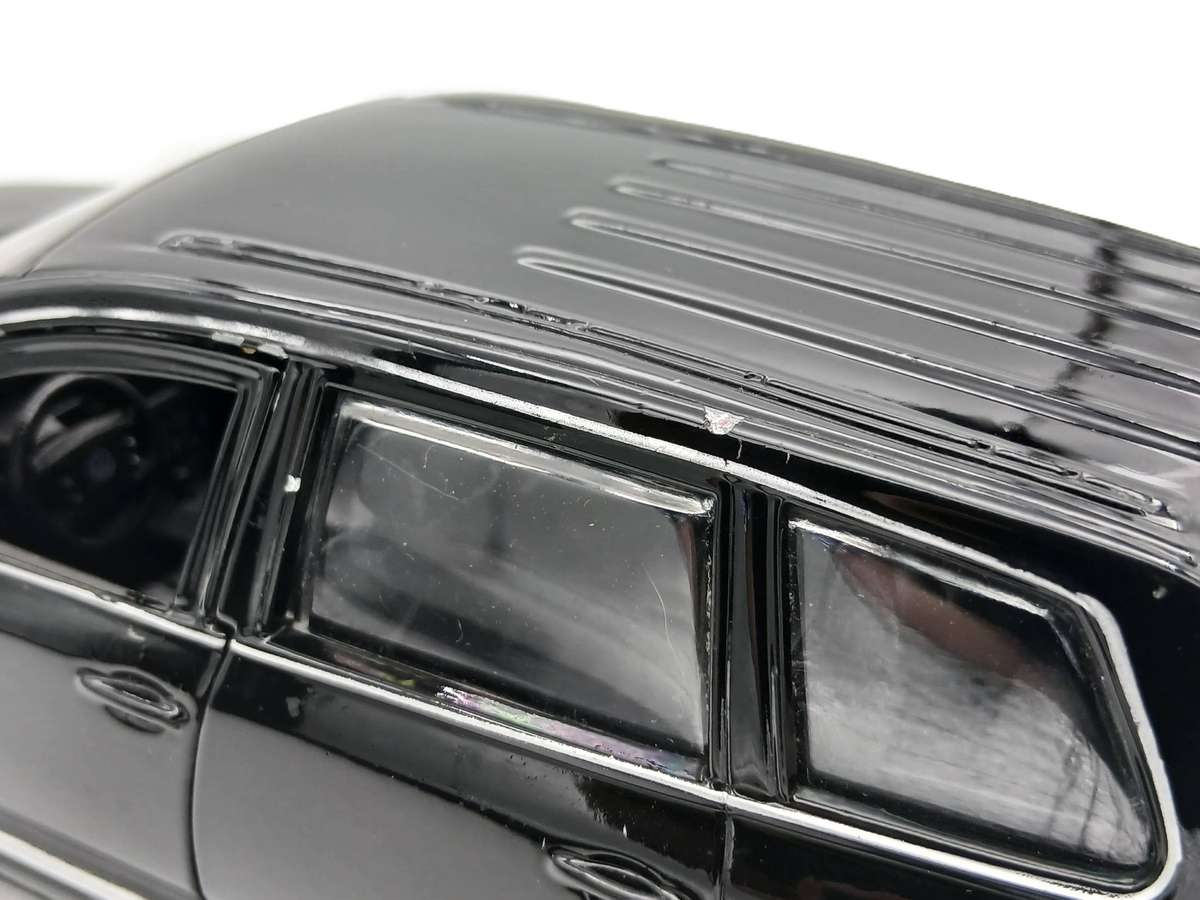 Maisto Volkswagen VW Touareg V10 TDI 1/24