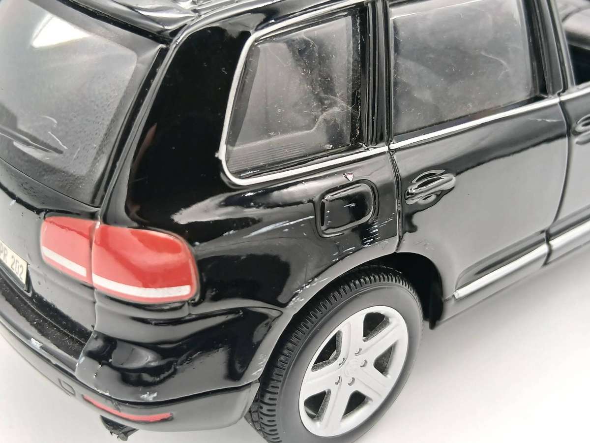 Maisto Volkswagen VW Touareg V10 TDI 1/24