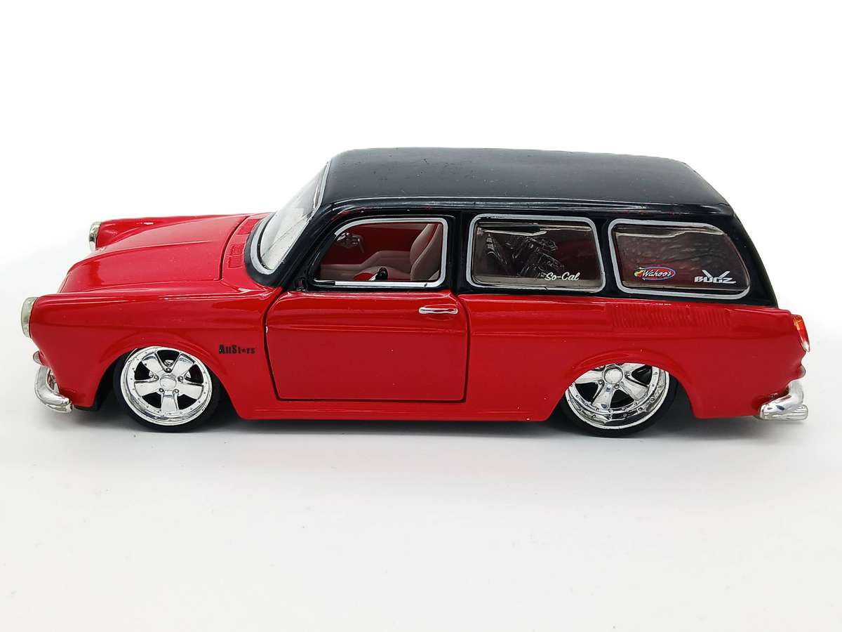 Maisto Volkswagen VW 1967 Squareback Allstars for restoration 1/24
