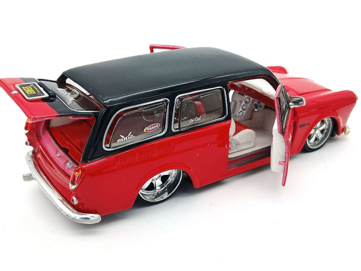 Maisto Volkswagen VW 1967 Squareback Allstars for restoration 1/24
