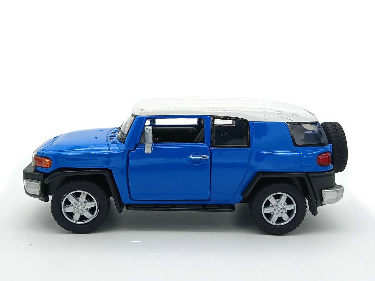 Kinsmart Toyota FJ Cruiser 1:36