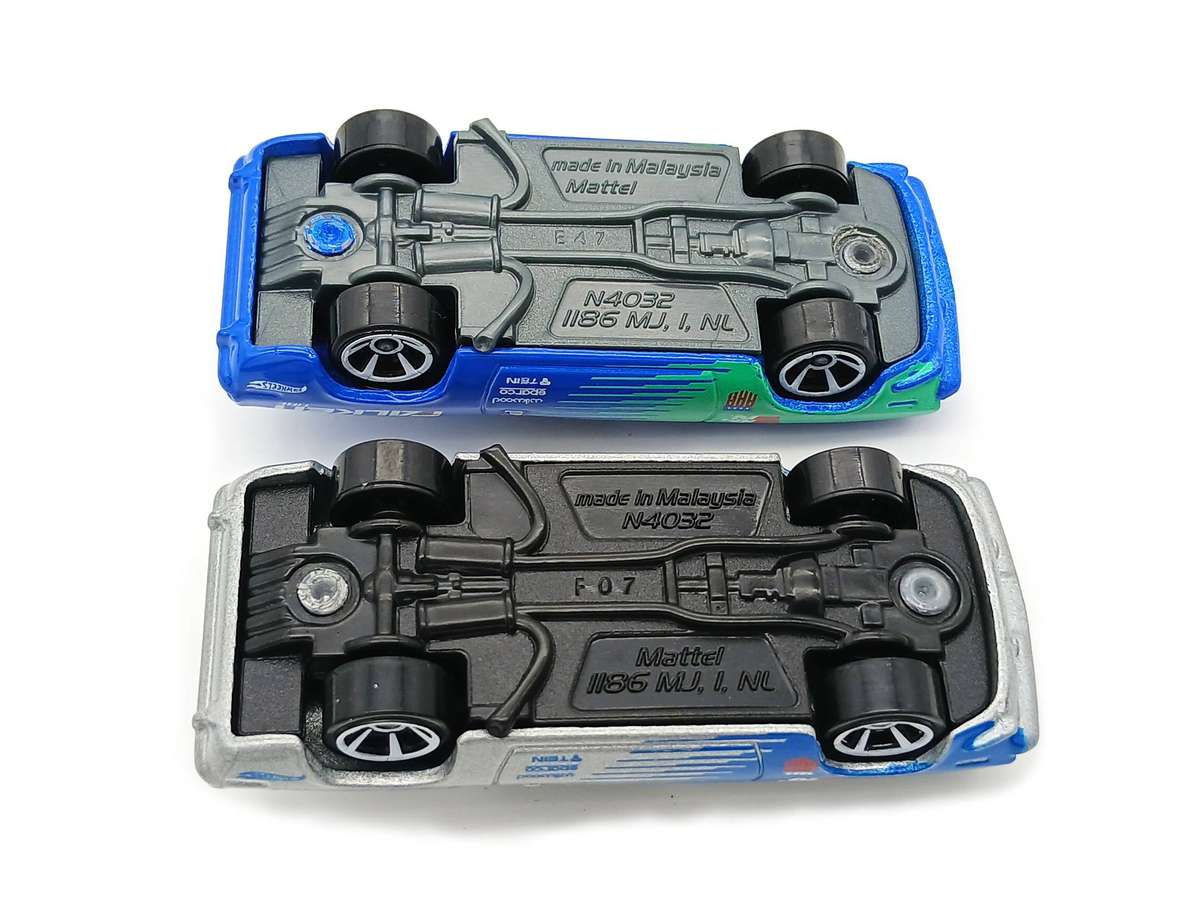 Hot Wheels 1970 Plymouth AAR Cuda x2