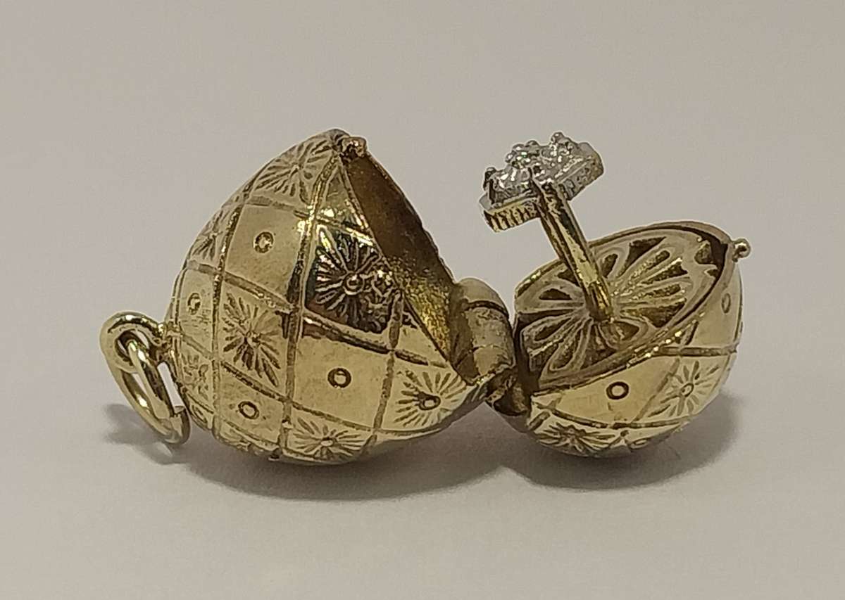 9ct Yellow Gold Egg Pendant