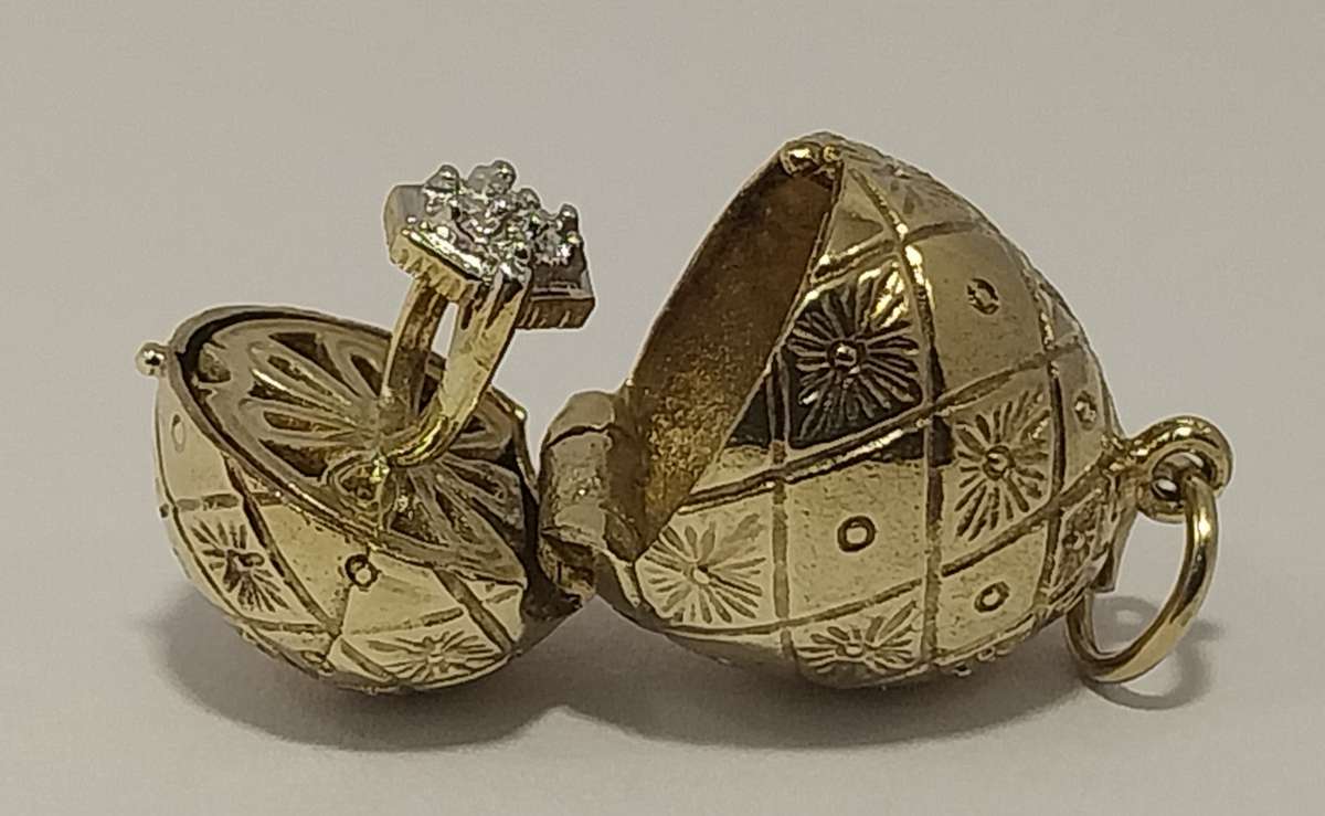 9ct Yellow Gold Egg Pendant