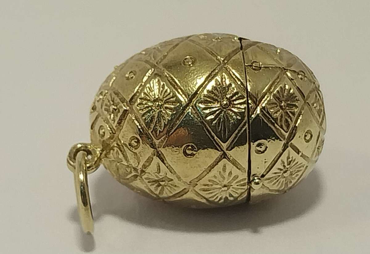 9ct Yellow Gold Egg Pendant