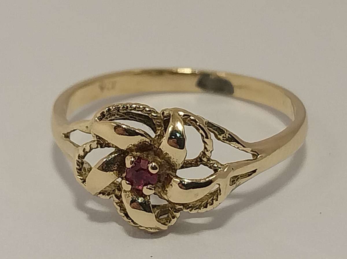 9ct Yellow Gold Ring