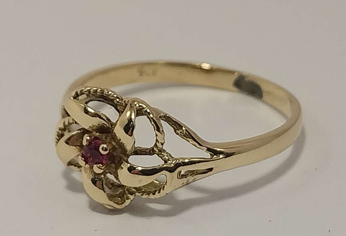 9ct Yellow Gold Ring