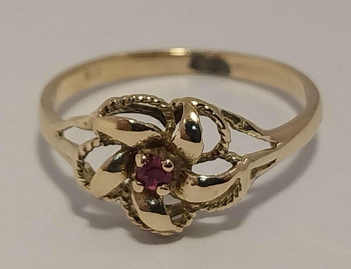 9ct Yellow Gold Ring