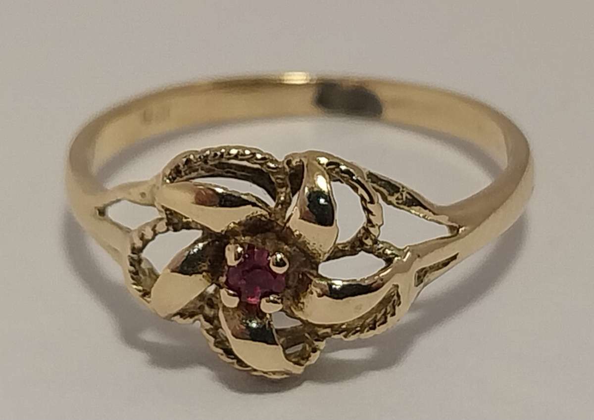 9ct Yellow Gold Ring