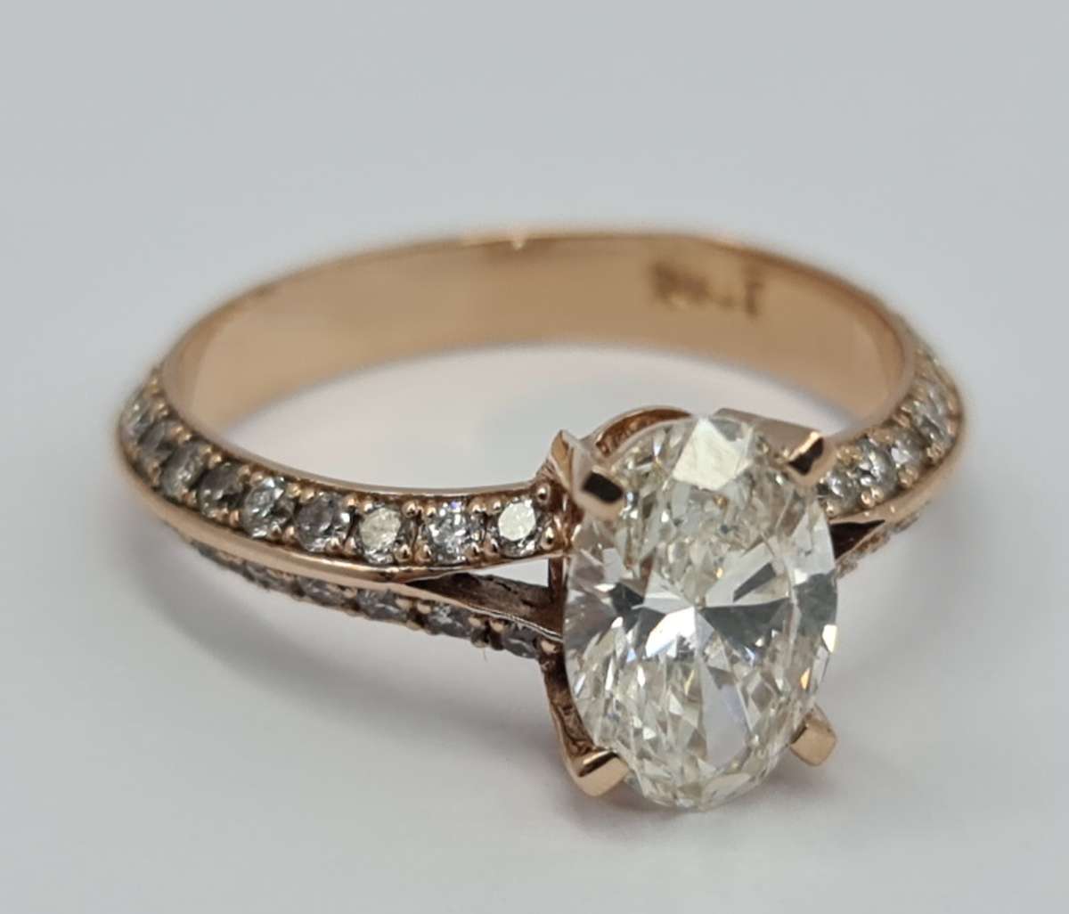 18ct DIAMOND RING WITH 1.08ct DIAMOND / ROSE GOLD