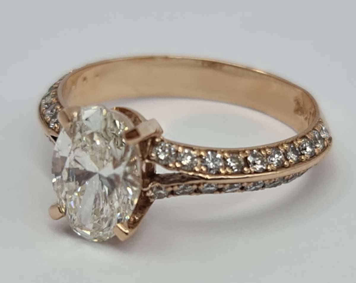 18ct DIAMOND RING WITH 1.08ct DIAMOND / ROSE GOLD