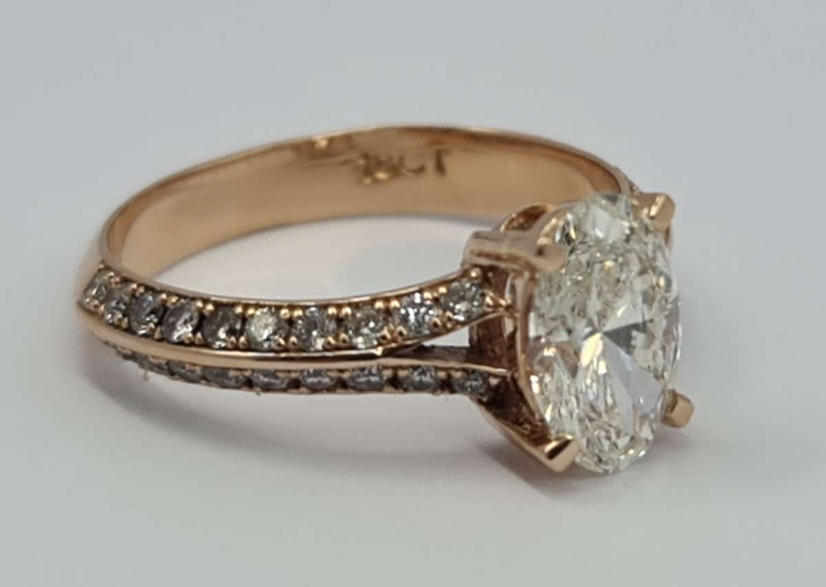 18ct DIAMOND RING WITH 1.08ct DIAMOND / ROSE GOLD