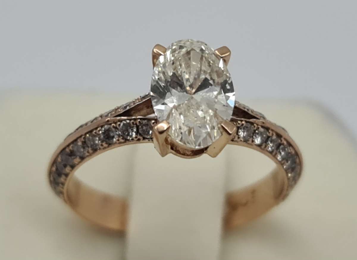 18ct DIAMOND RING WITH 1.08ct DIAMOND / ROSE GOLD