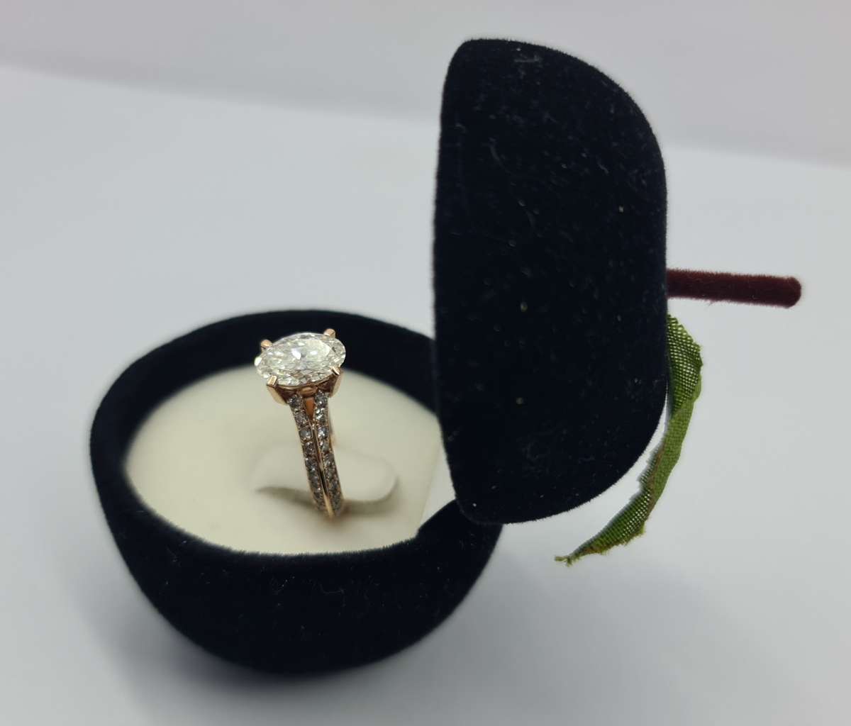 18ct DIAMOND RING WITH 1.08ct DIAMOND / ROSE GOLD