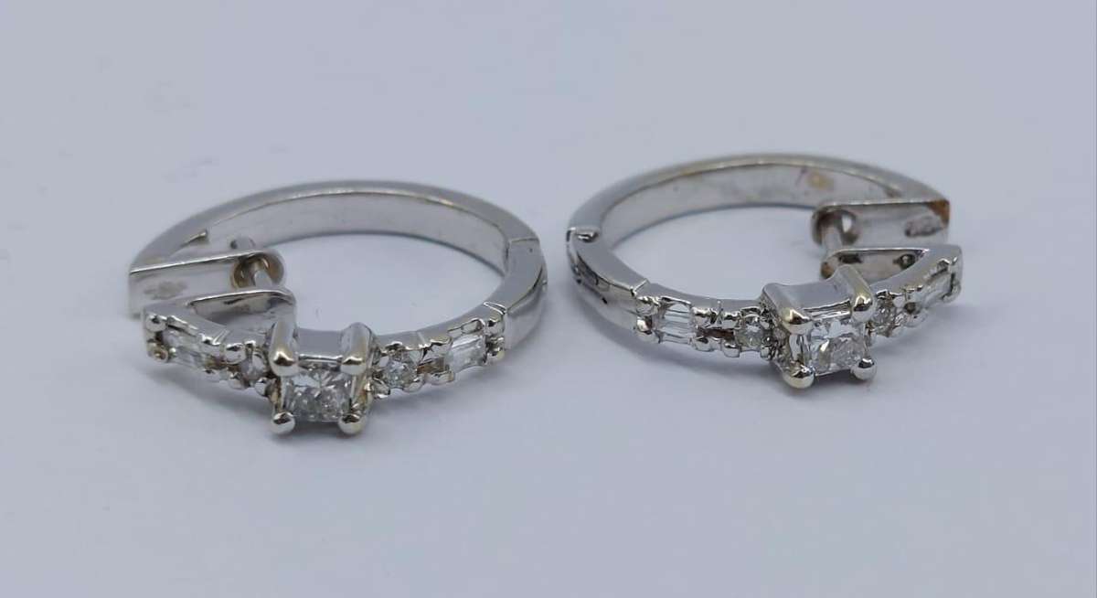 18 ct White gold Diamond earrings