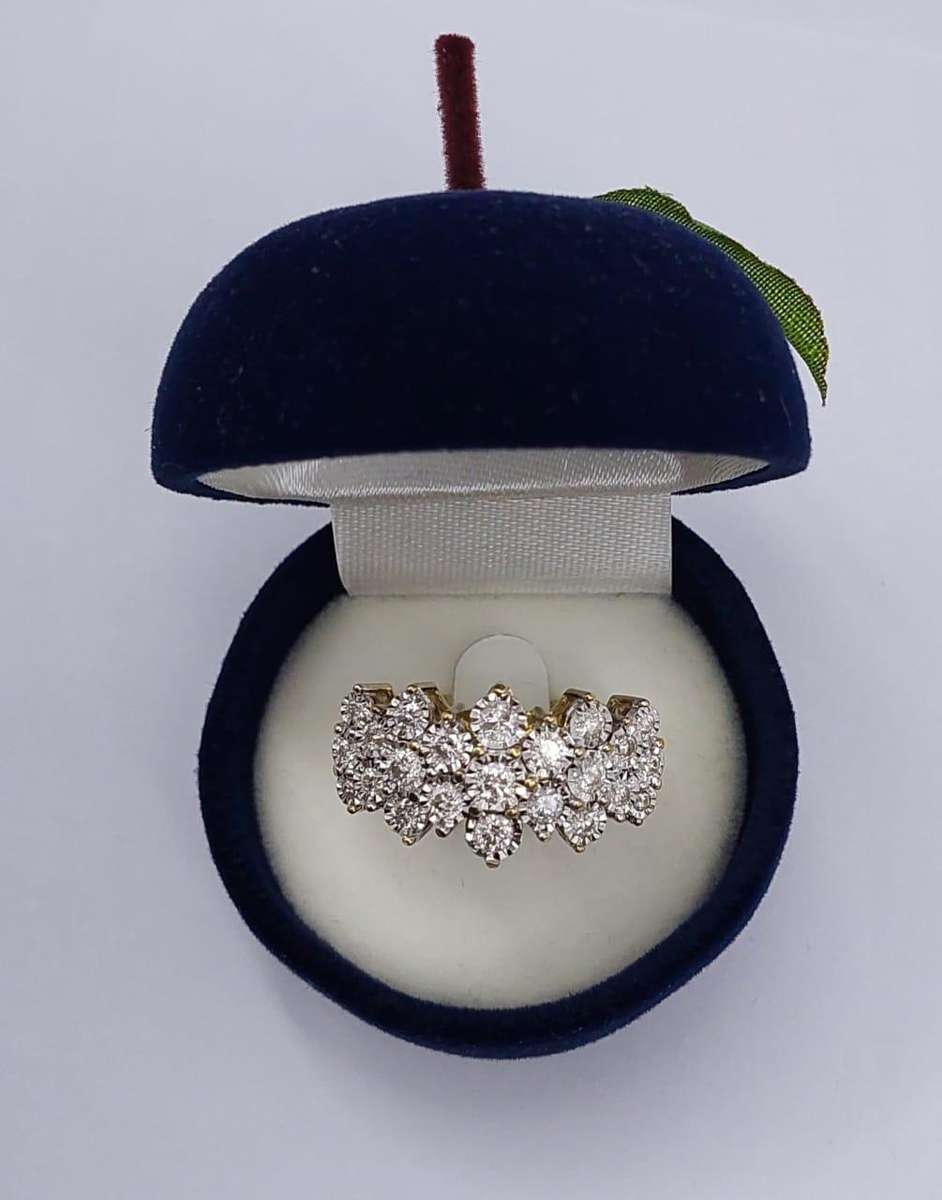 9ct Yellow gold Diamond ring