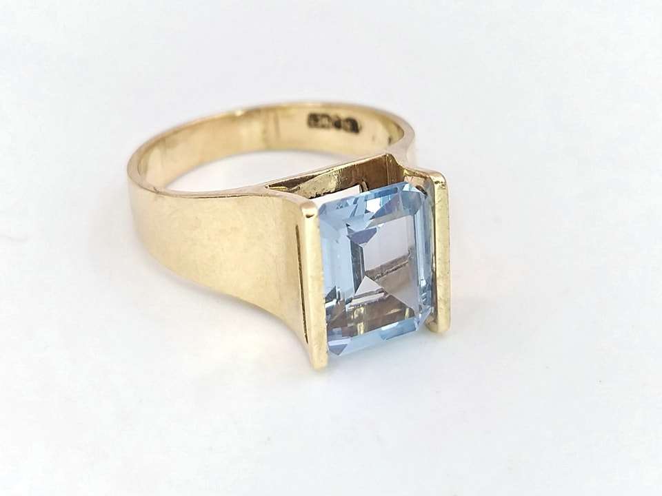 Midcentury-Modern blue topaz ring (9ct gold)