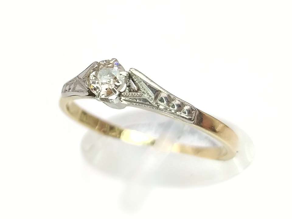 1930s Art Deco 18ct gold, platinum & diamond ring (0.20ct)