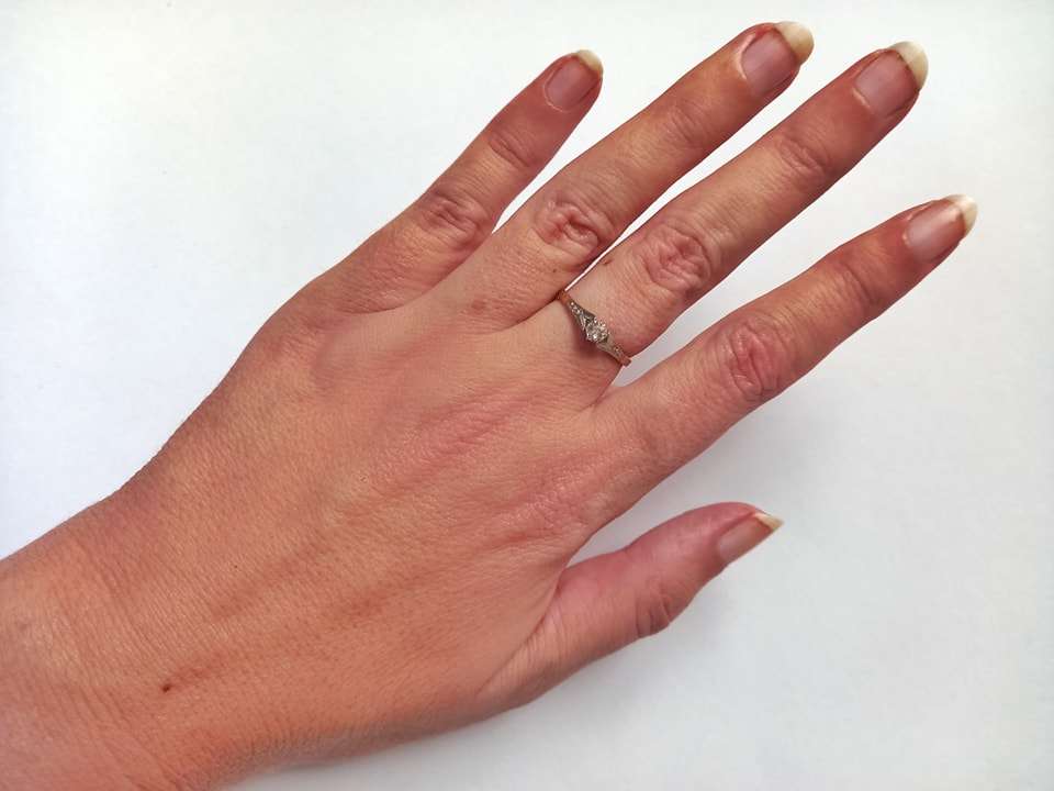 1930s Art Deco 18ct gold, platinum & diamond ring (0.20ct)