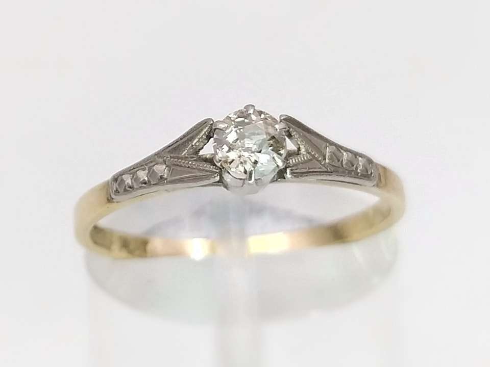 1930s Art Deco 18ct gold, platinum & diamond ring (0.20ct)