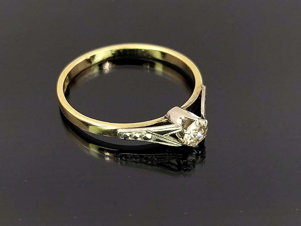 1930s Art Deco 18ct gold, platinum & diamond ring (0.20ct)