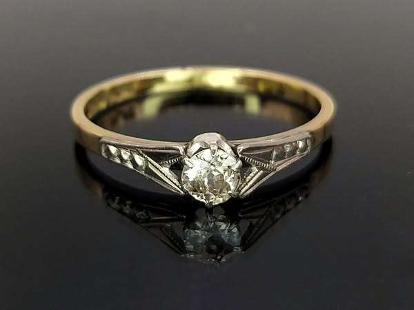 1930s Art Deco 18ct gold, platinum & diamond ring (0.20ct)