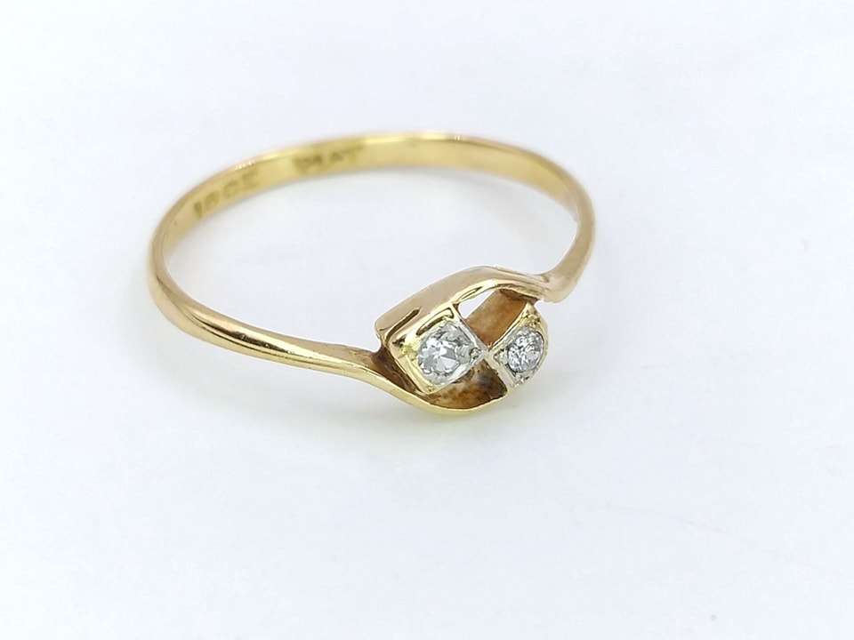 Vintage 18ct twin white diamond ring