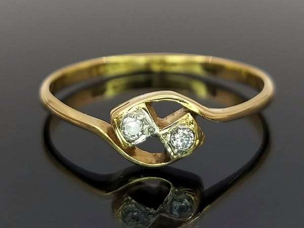 Vintage 18ct twin white diamond ring