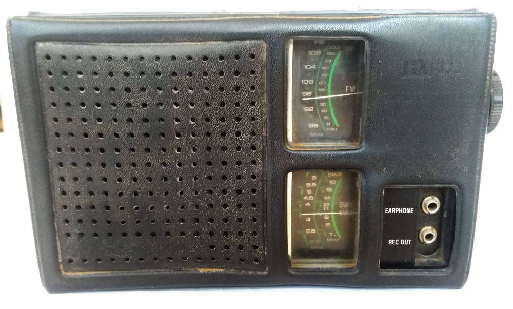 Vintage National Panasonic GX 833 portable transistor radio (1970's)