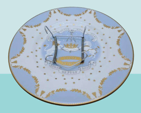 A Royal Collection Trust Plate to Commemorate the Birth of Prince George 22 July 2013.