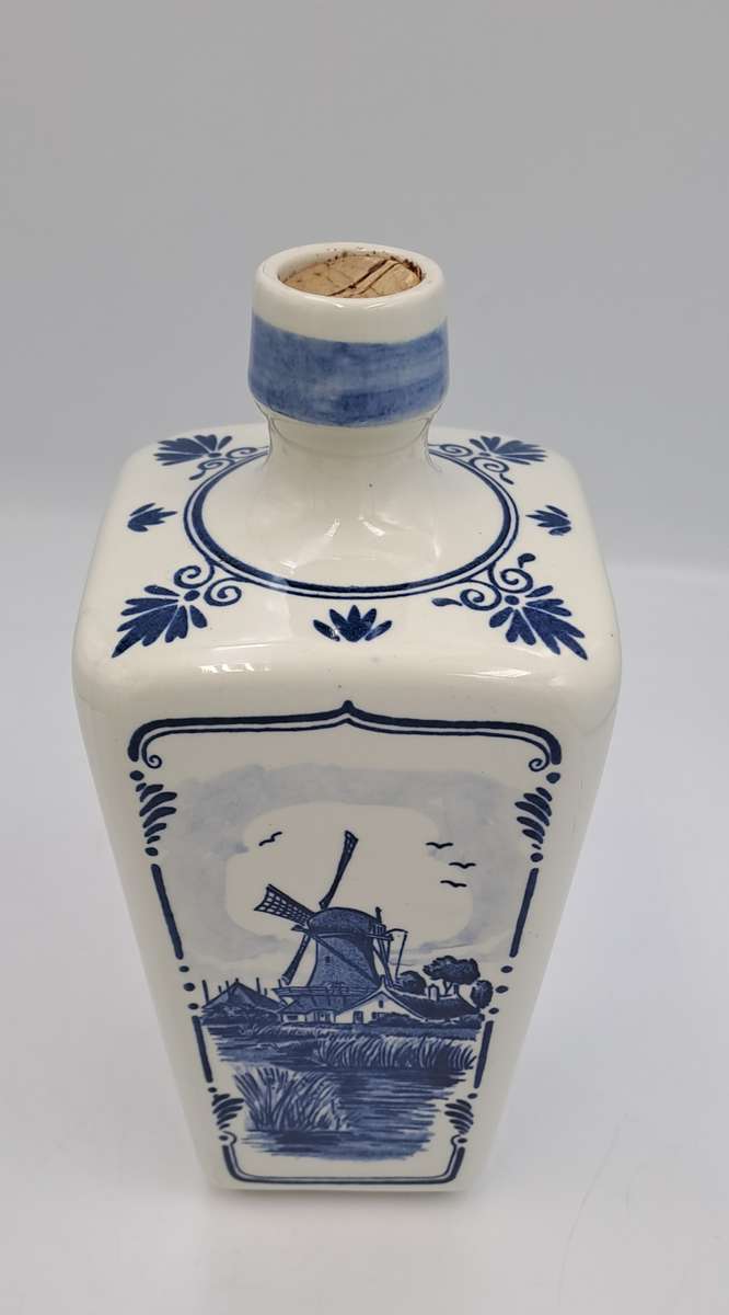Large 1987 Delft's Blue Jar -No Cap