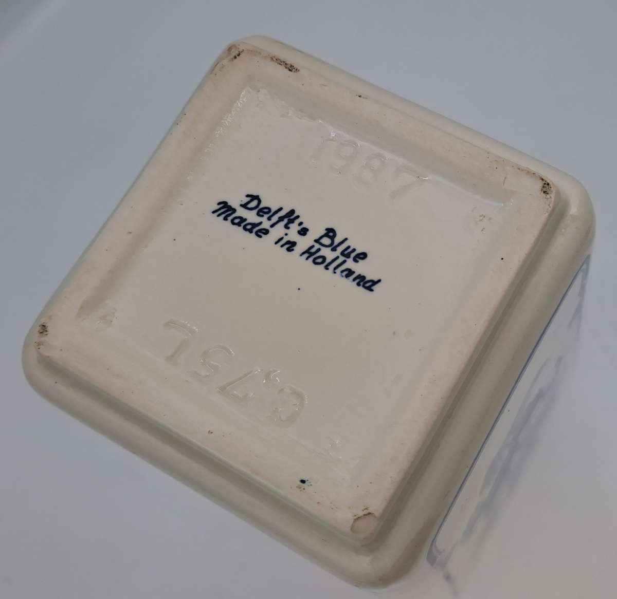 Large 1987 Delft's Blue Jar -No Cap