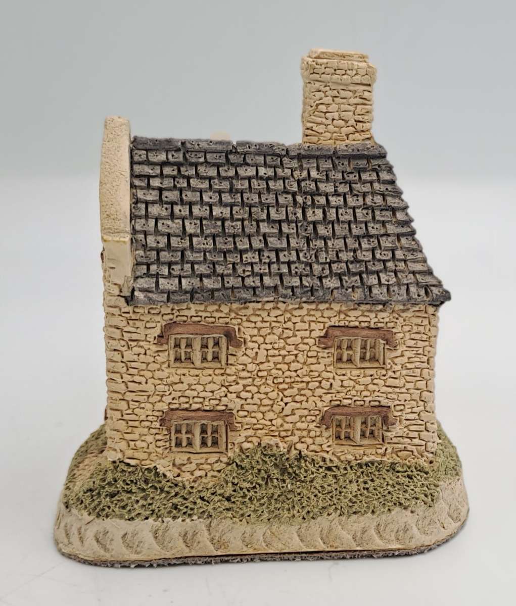 1985 David Winter Cottage Collection "Blackfriars Grange" Hand Made in Great Britain.