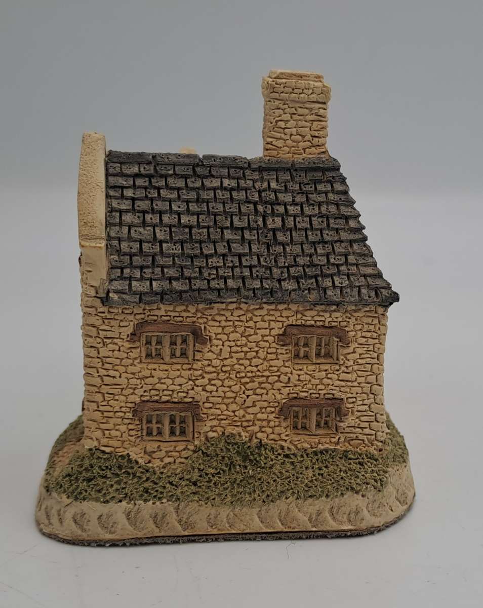 1985 David Winter Cottage Collection "Blackfriars Grange" Hand Made in Great Britain.