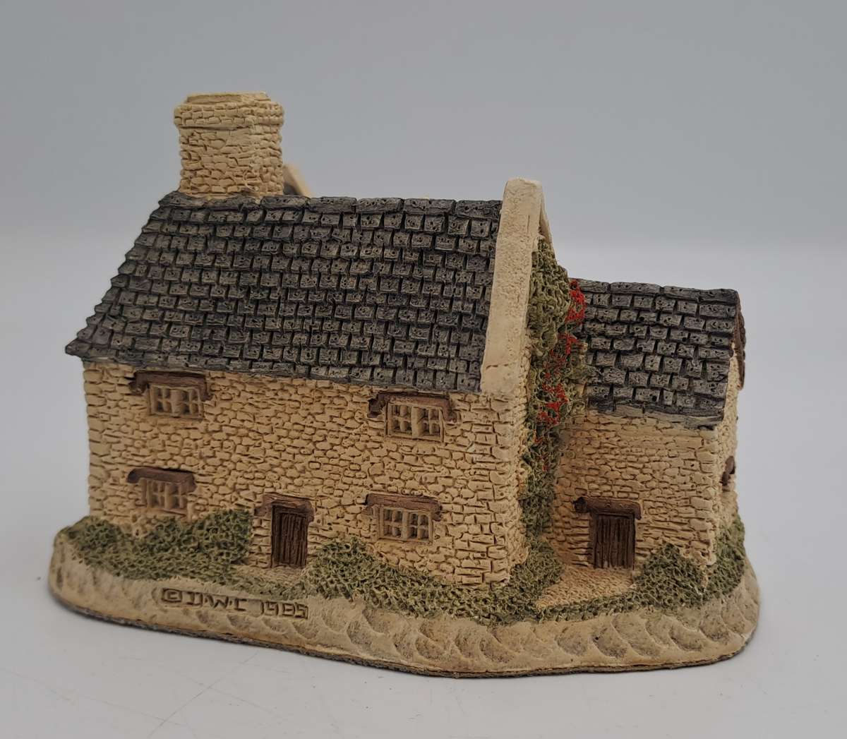 1985 David Winter Cottage Collection "Blackfriars Grange" Hand Made in Great Britain.