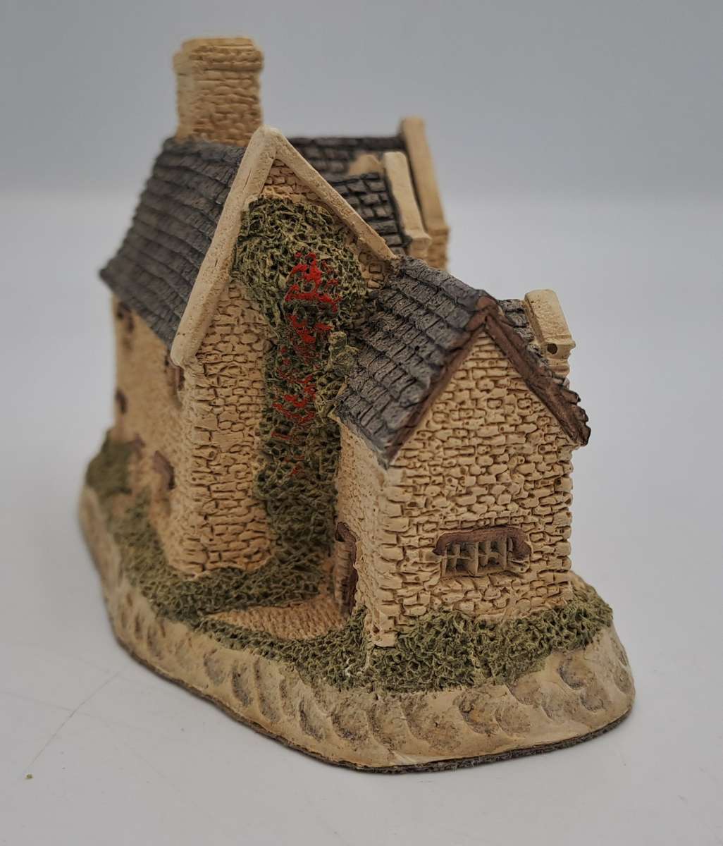 1985 David Winter Cottage Collection "Blackfriars Grange" Hand Made in Great Britain.