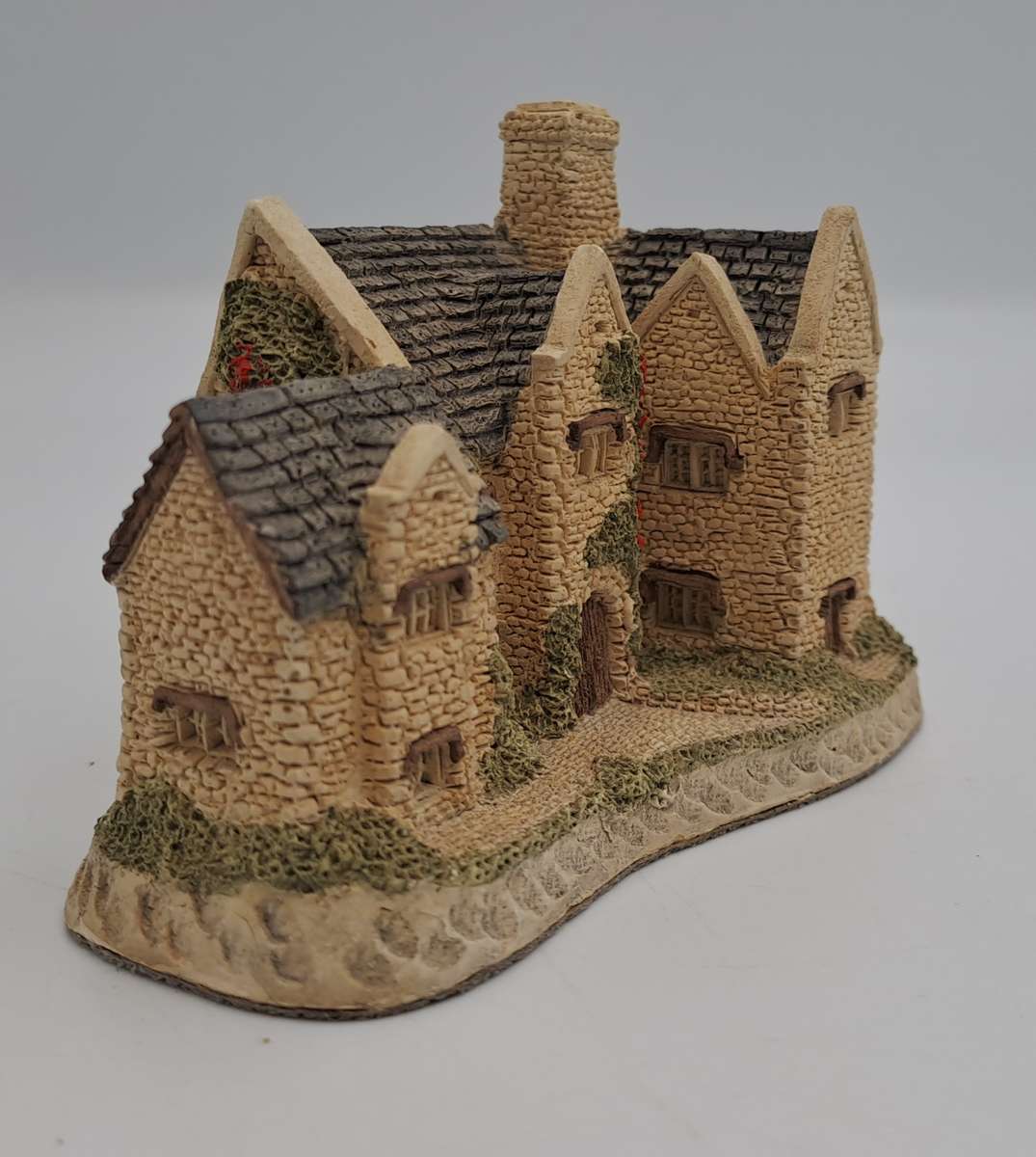 1985 David Winter Cottage Collection "Blackfriars Grange" Hand Made in Great Britain.