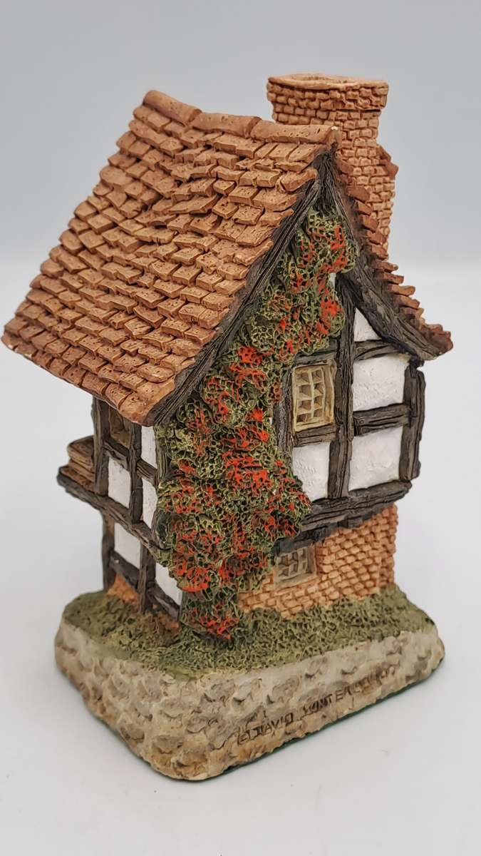 1984 David Winter Cottage Collection "Spinners Cottage" with Collectors HandBook.