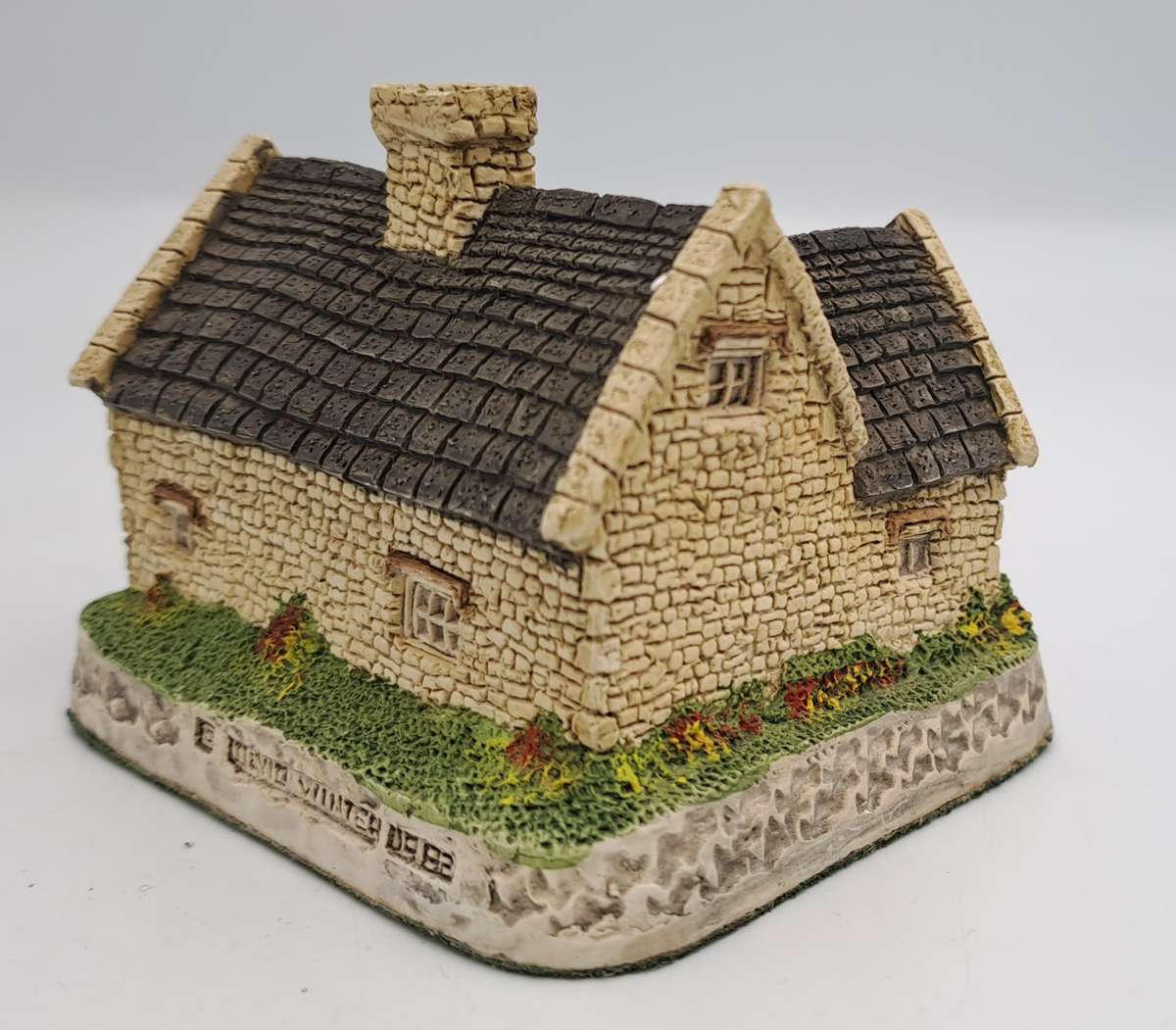 1982 David Winter Cottage Collection "Cotsworld Cottage" Hand Made In Great Britain.