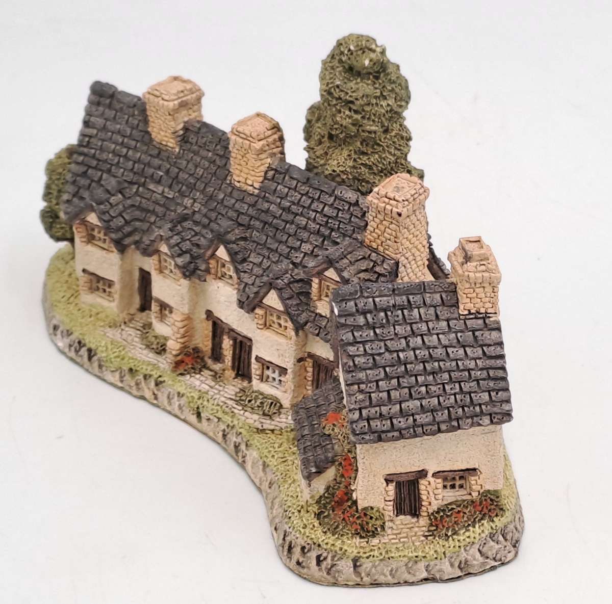 1985 David Winter Cottage Collection"Craftsmens Cottage" Hand Made In Great Britain.