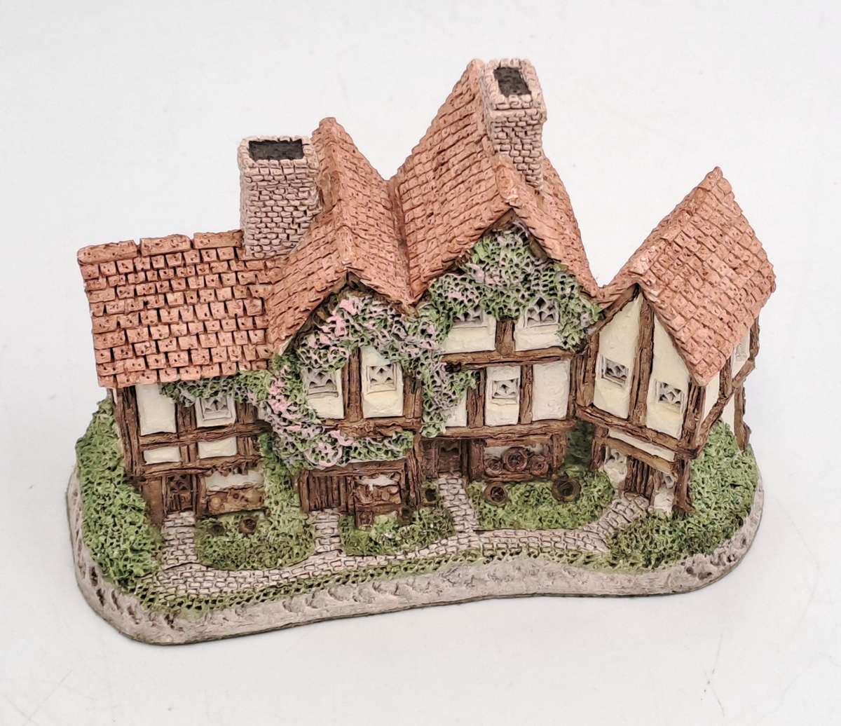 1985 David Winter Cottage Collection"The Apothecarys Shop" Hand Made In Great Britain.