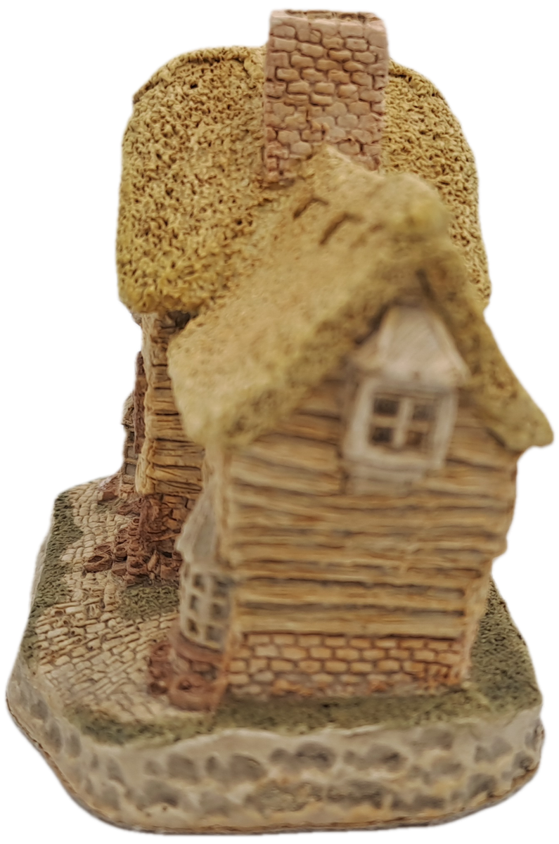 1982 David Winter Cottage Collection "The Village Shop" Hand Made in Great Britain.