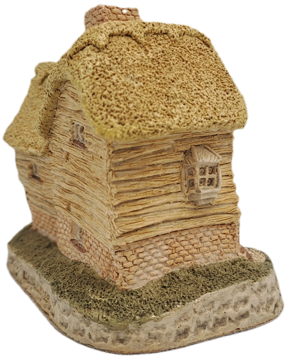 1982 David Winter Cottage Collection "The Village Shop" Hand Made in Great Britain.