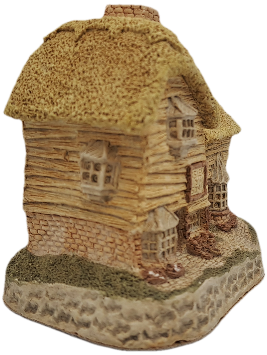 1982 David Winter Cottage Collection "The Village Shop" Hand Made in Great Britain.
